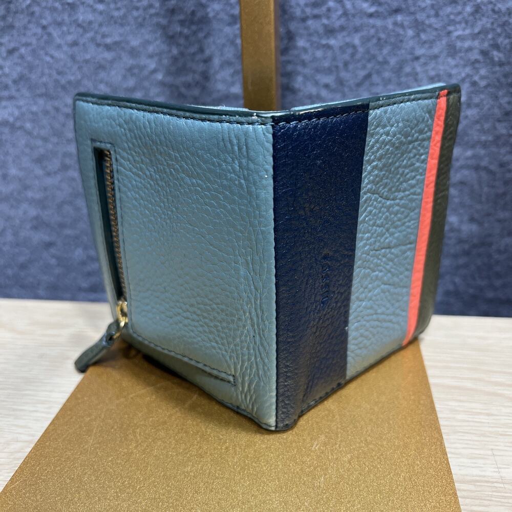 FOSSIL Authentic Palm Sized Bi-Fold Wallet Leathe… - image 3